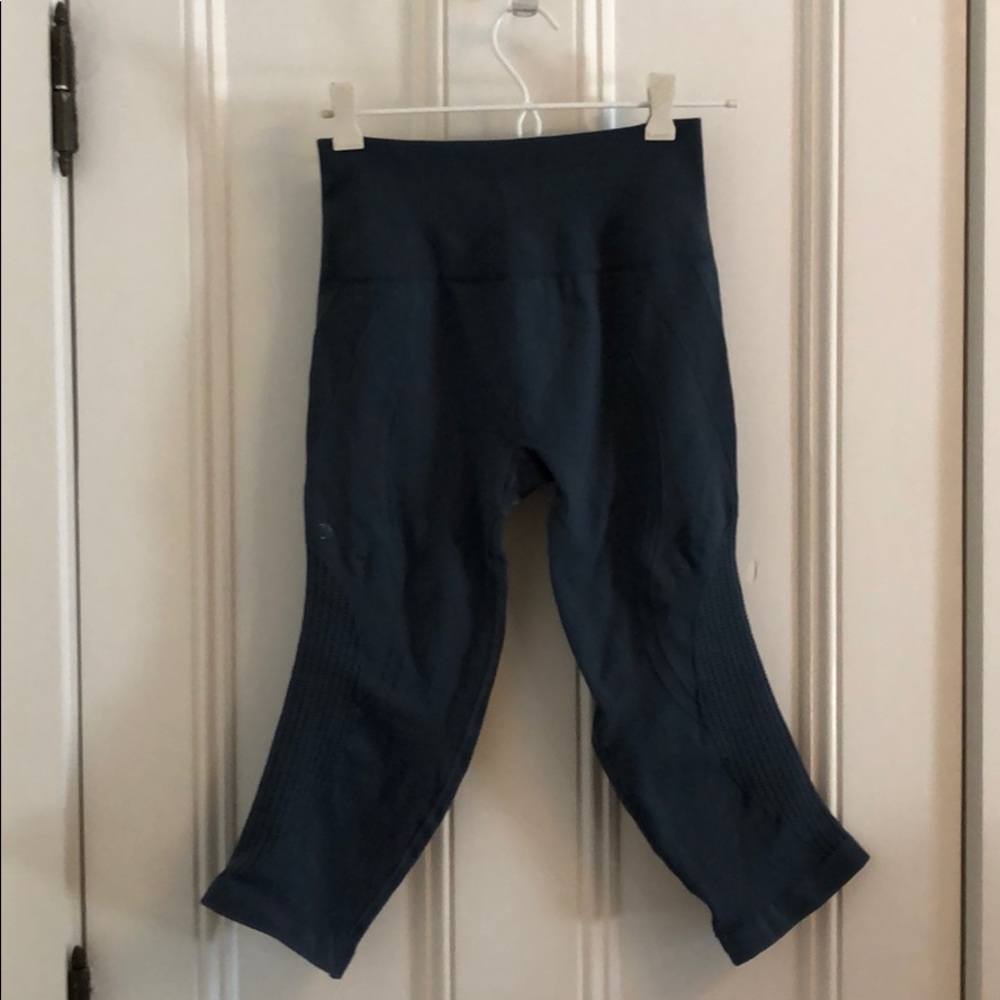 Lulu lemon cropped tight knit leggings